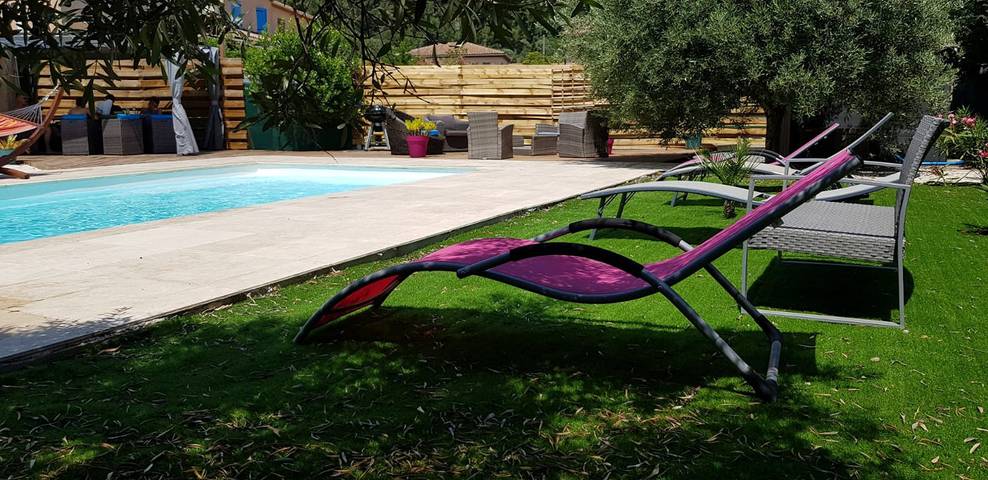 Location de vacances pour 6 personnes, avec piscine ainsi que jardin et terrasse à Le Luc - 4