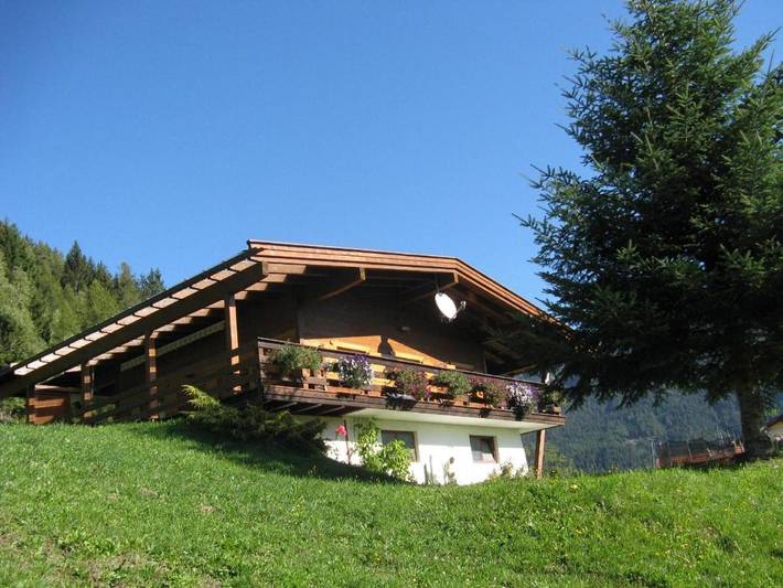 Ferienhaus für 4 Personen, mit Balkon und Terrasse in Trins