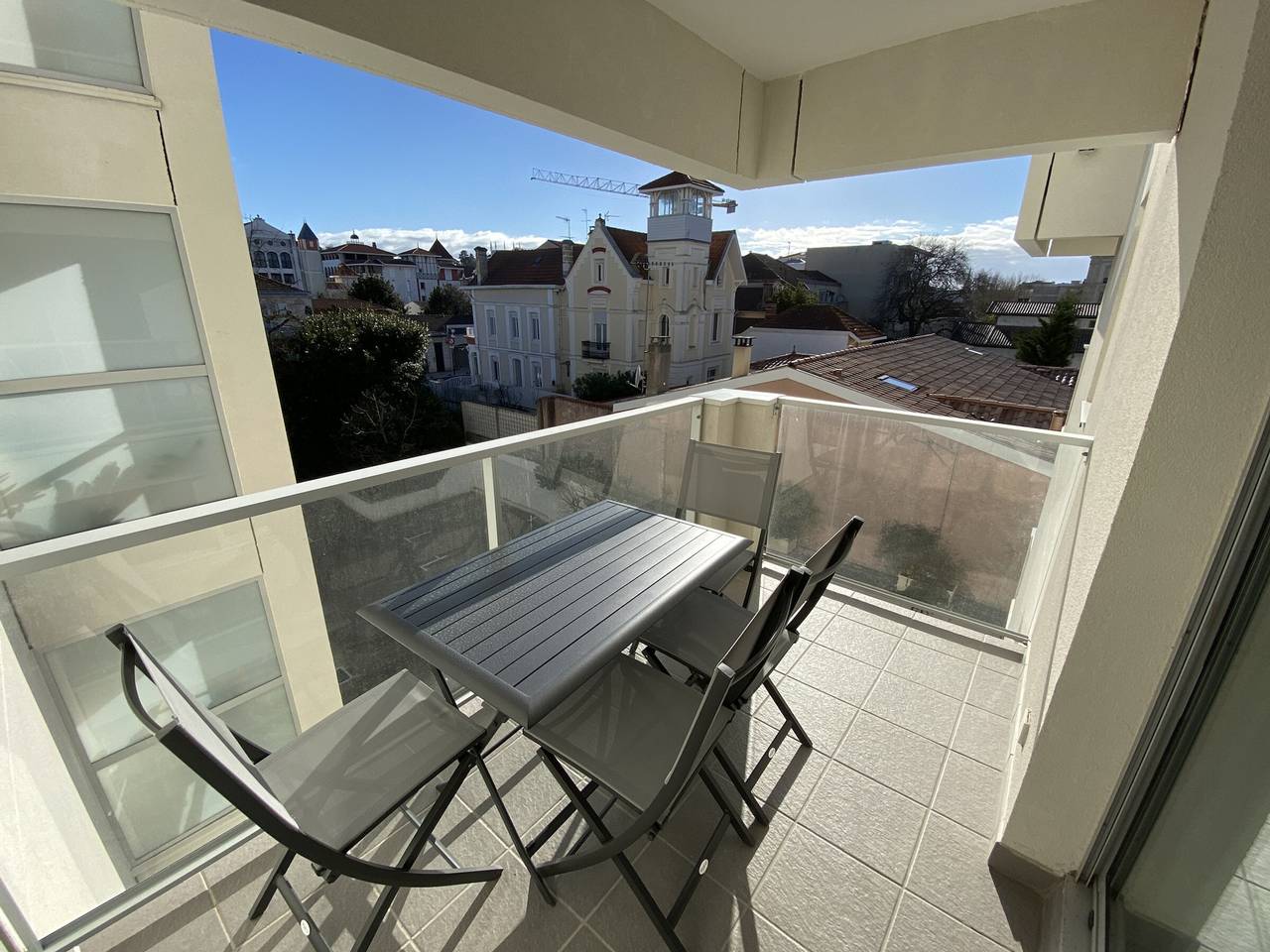 Entire apartment, Renovated studio, seafront, with parking, for 3 people in Arcachon, Arcachon region
