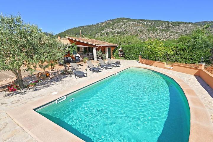 Finca für 6 Personen, mit Terrasse und Garten in Alaró