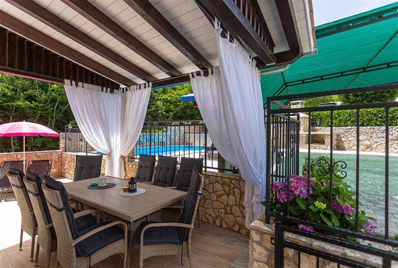 Appartement entier, Appartement de vacances pour 8 personnes avec piscine in Hlapa, Krk
