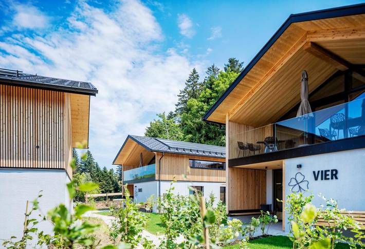 Ferienhaus für 8 Personen, mit Balkon und Whirlpool sowie Terrasse und Garten in Lochau