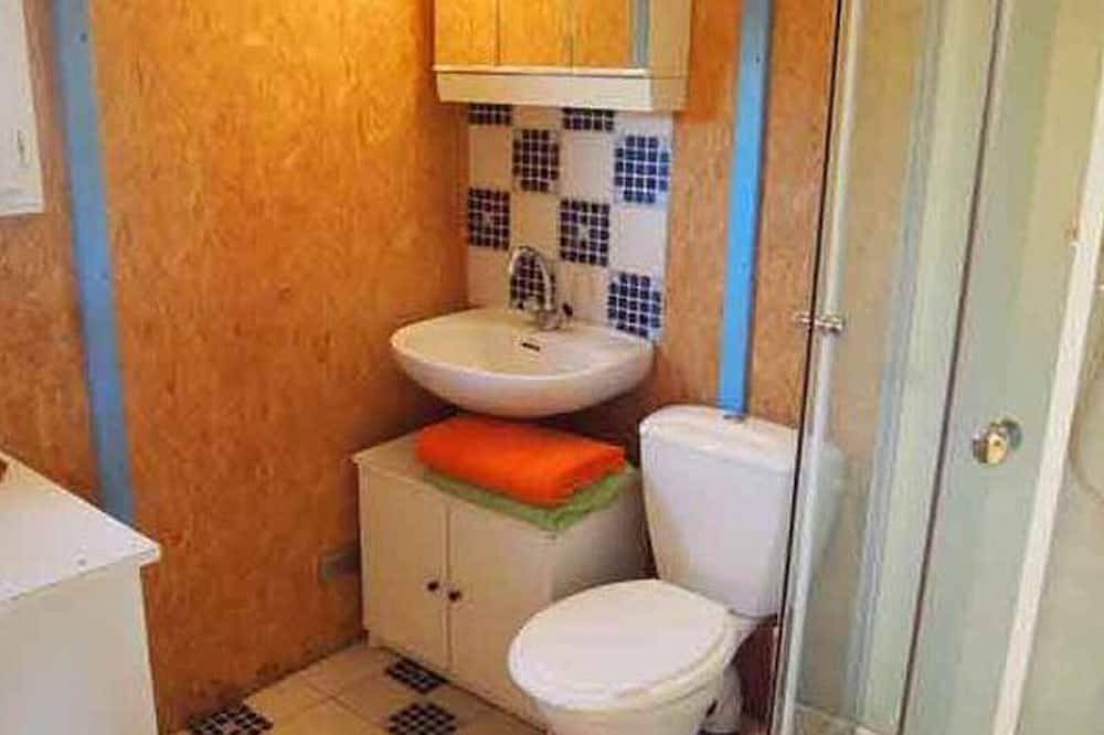 Cozy Bungalow with Terrace - 4 people in Esparron-de-Verdon, Verdon Regional Natural Park