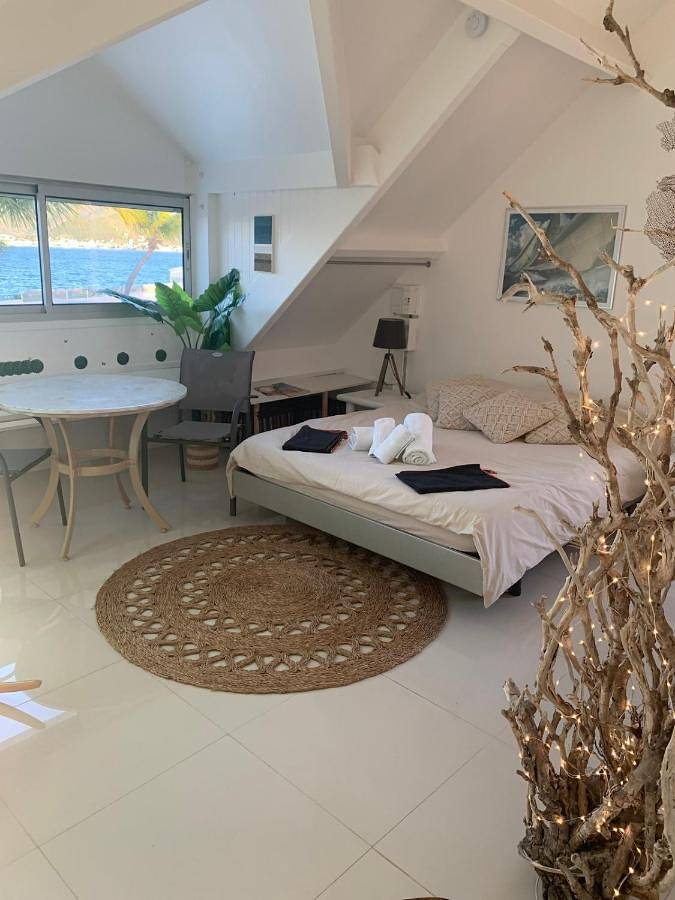 Gîte pour 2 personnes, avec jardin et balcon ainsi que piscine et vue, animaux acceptés dans Nettlé Bay - 2