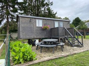 Gîte pour 2 personnes, avec jardin ainsi que terrasse et vue à Bièvre