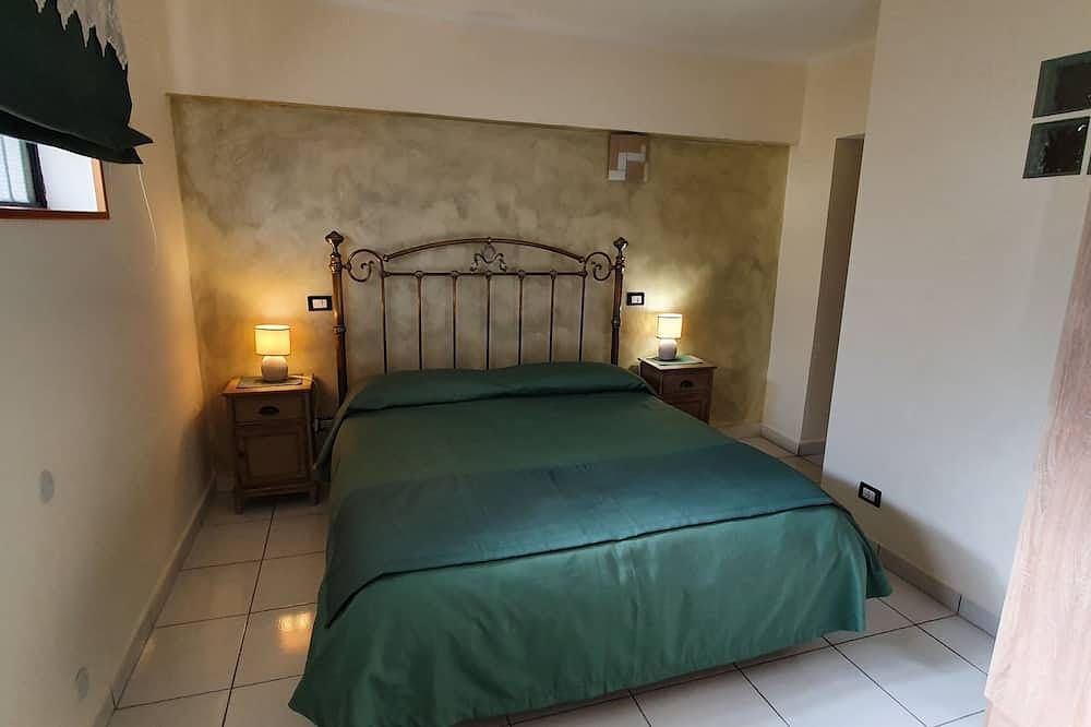 Cyclope's House.  Amazing view and private mini Spa. in Vampolieri, Catania Province