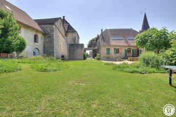 Gîte pour 10 personnes, avec sauna et jacuzzi ainsi que terrasse et jardin dans Talissieu