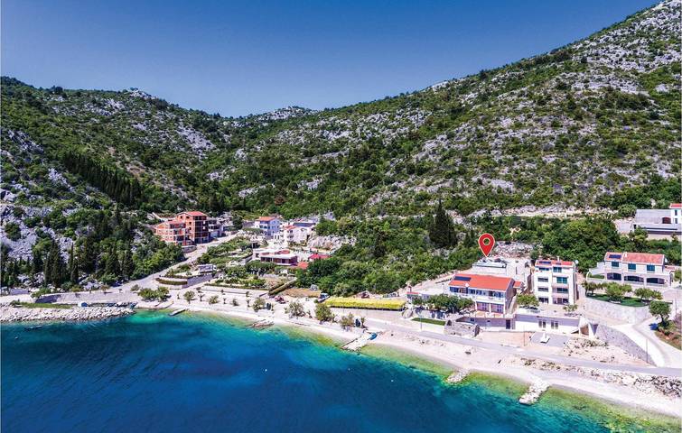 Ganze Ferienwohnung, Sonnige 2-Zimmer-Wohnung mit Pool, Terrasse und 400 m zum Strand in Dubrovnik-Neretva