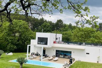 Location de vacances pour 6 personnes, avec jardin à Fuveau