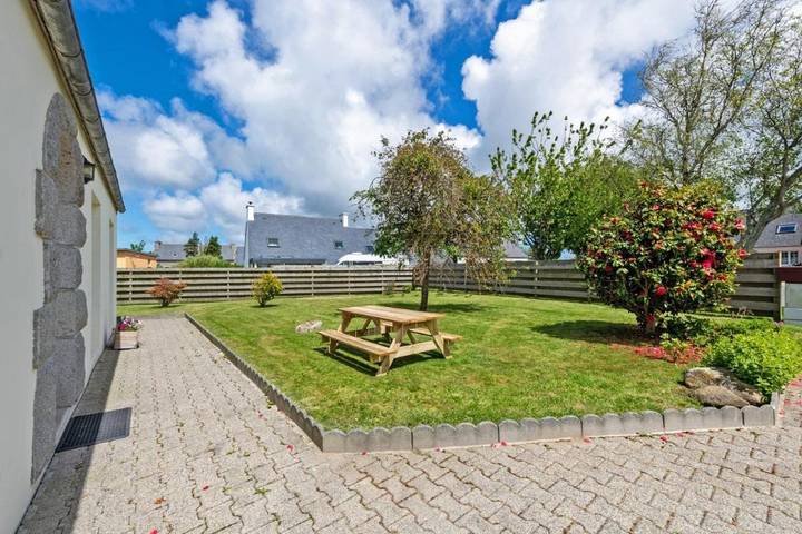 Location de vacances pour 9 personnes, avec jardin et jacuzzi ainsi que sauna et terrasse à Lannilis - 3