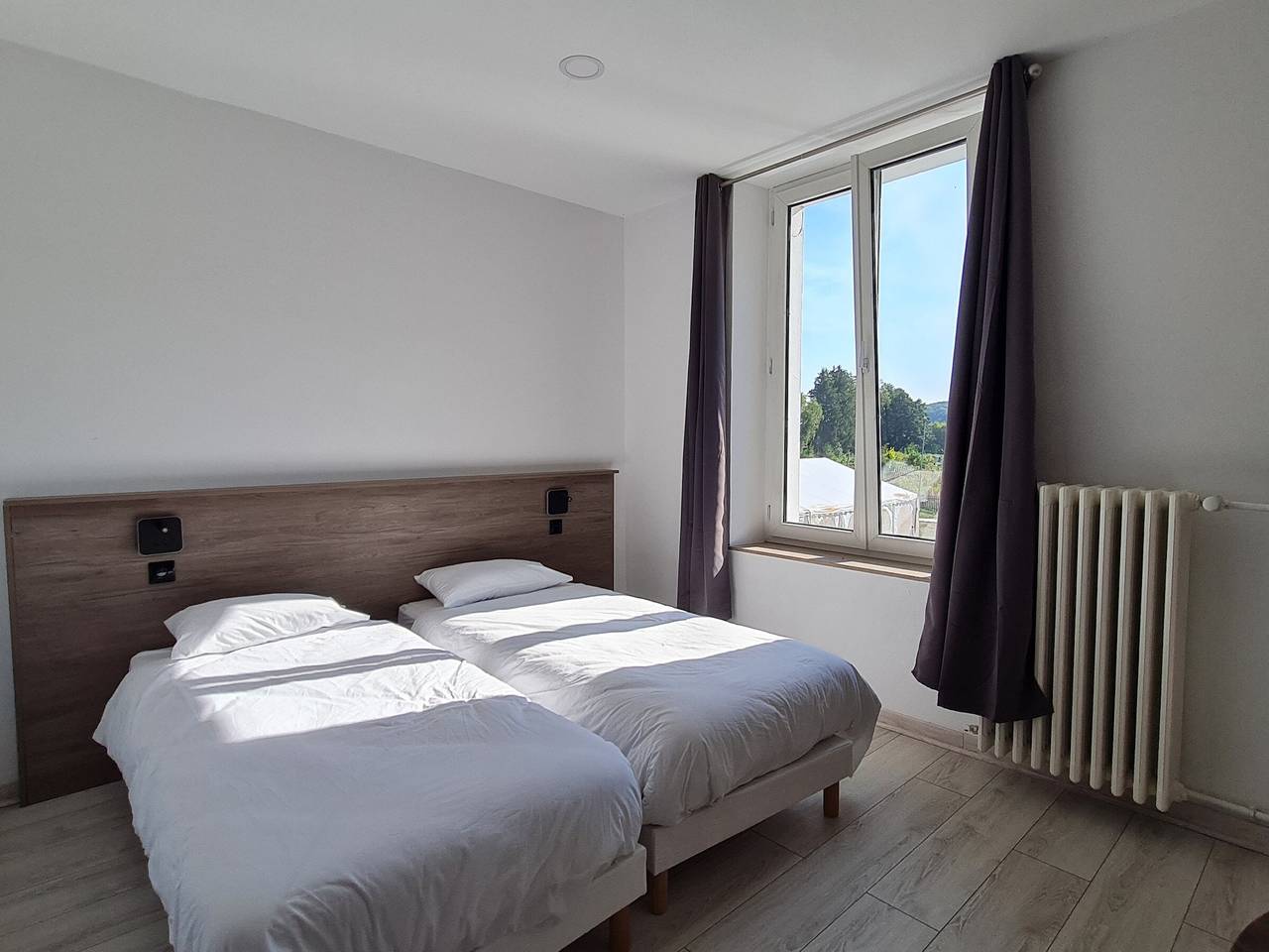Appartement entier, Gîte lumineux 2-4 pers. avec terrasse et restaurant sur place in Lacroix-sur-Meuse, Région de Commercy