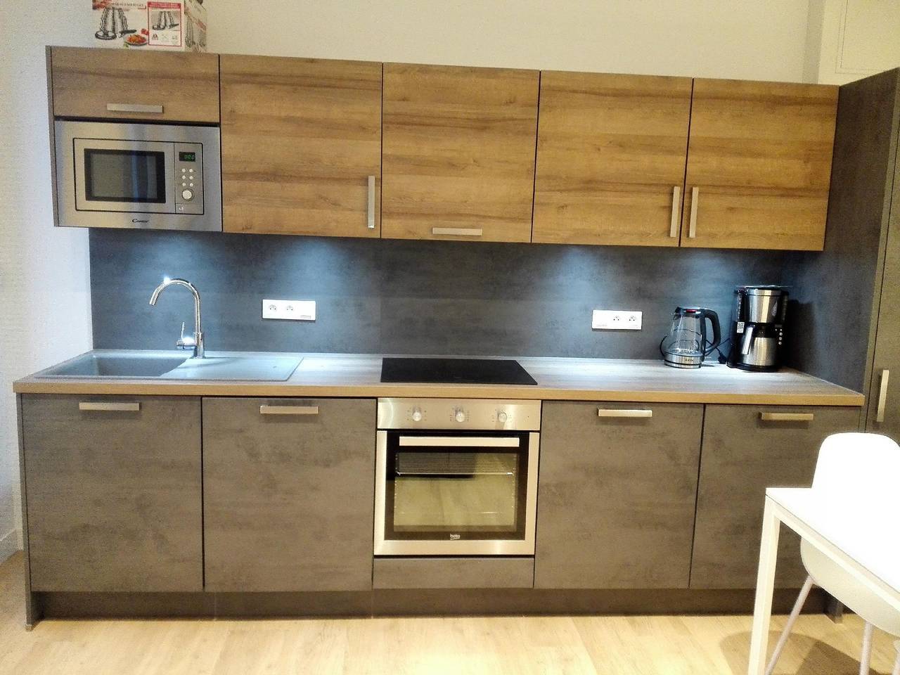 Entire holiday apartment, Bright T2 City Centre Voltaire courtyard bedroom in Saint-Quentin, Aisne