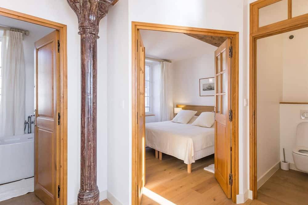 Renovated Townhouse with Terrace, Internet and Sea View in Barfleur, Cherbourg region