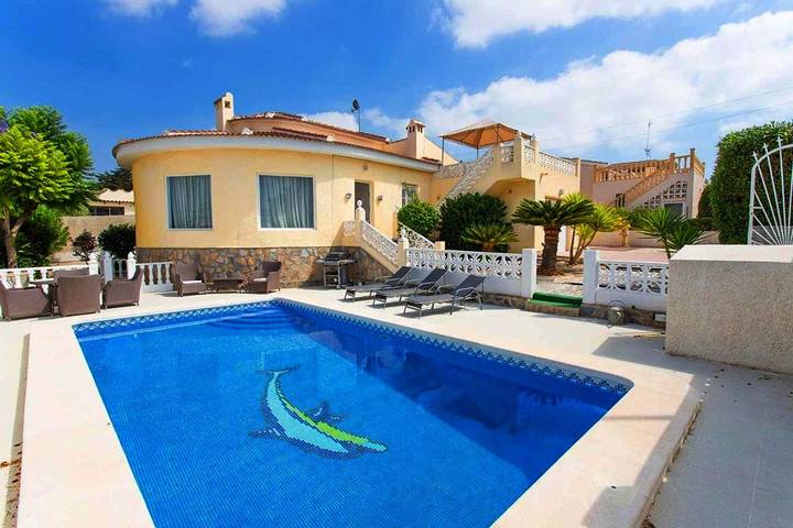 Chalet para 9 personas, con piscina y jardín en Ciudad Quesada