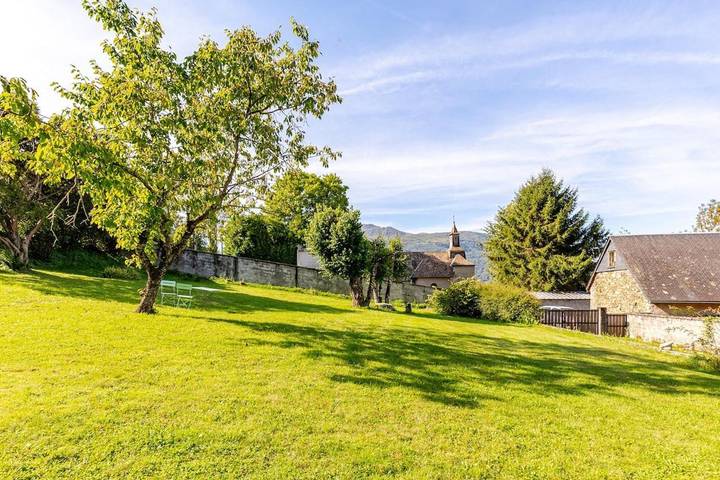 Location de vacances pour 4 personnes, avec Balcon ainsi que Terrasse et Vue à Ayros-Arbouix