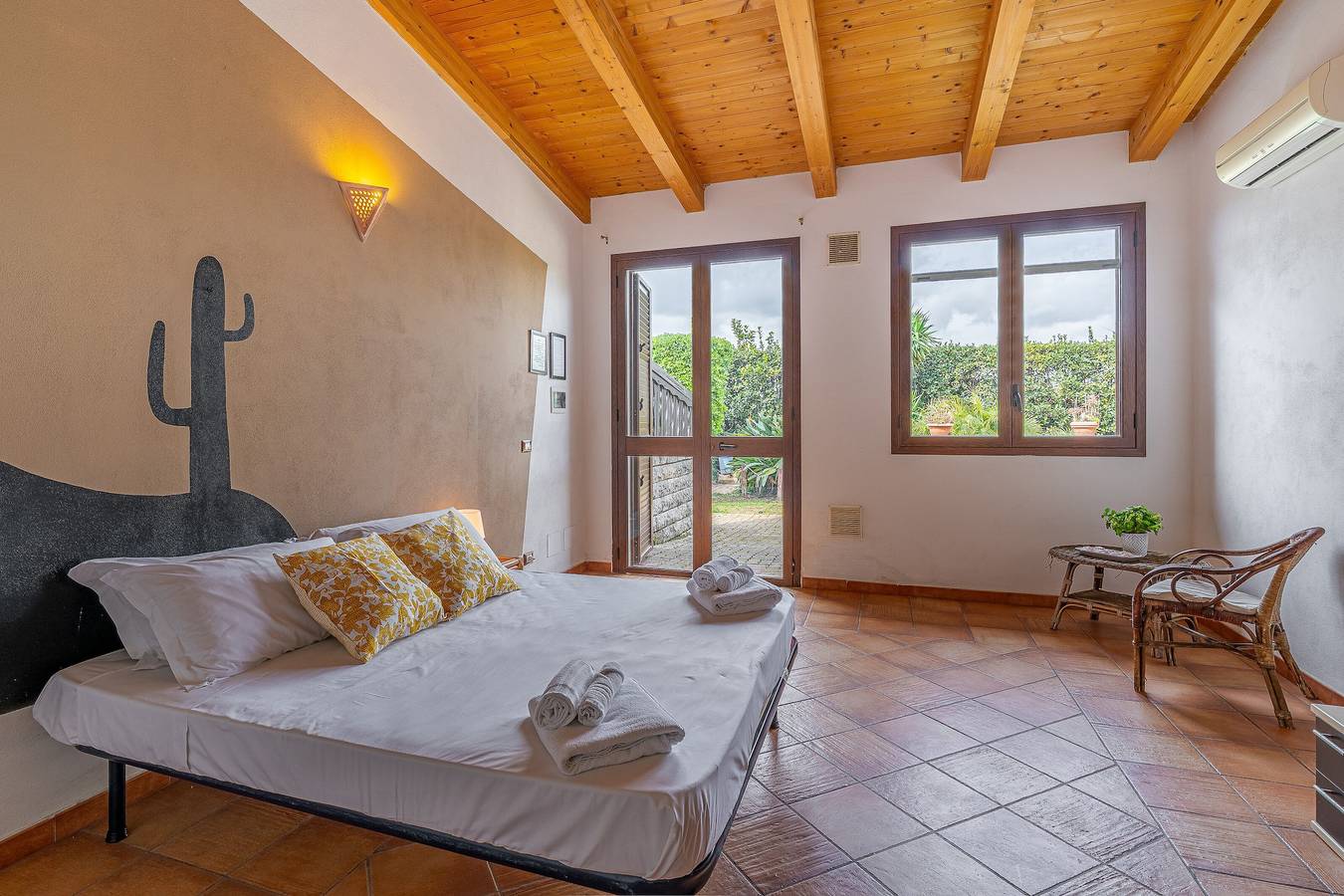 Ganze Wohnung, Apartment 'Pathos Retreat Zagara' mit Gemeinschaftspool, Wlan und Klimaanlage in Arenella, Syrakus