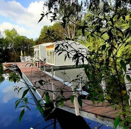 Boot für 2 Personen, mit Seeblick und Ausblick sowie Kinderpool und Garten in Italien - 3