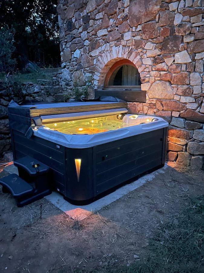 Ferienhaus für 2 Personen, mit Garten und Ausblick sowie Pool, mit Haustier - 1