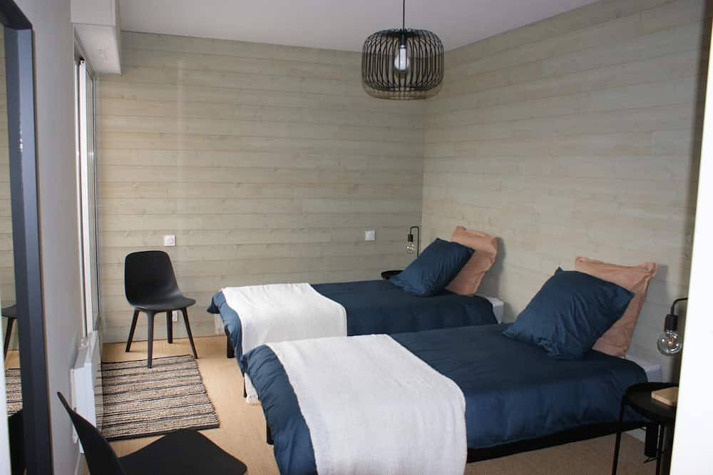 Entire apartment, Large, bright, quiet apartment, not overlooked, close to town center. in Rodez, Massif Central