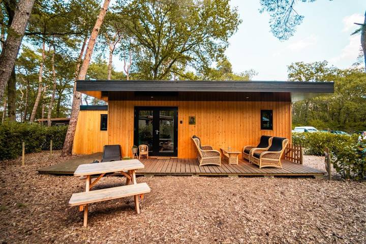 Ferienhaus für 4 Personen, mit Terrasse und Garten sowie Kinderpool und Pool