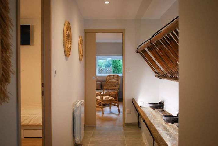 Maison d’hôte pour 5 personnes, avec piscine et bassin pour enfant ainsi que vue et jardin, animaux acceptés dans la Loire - 4