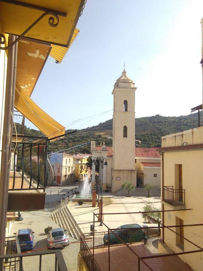 Gîte pour 4 personnes, avec balcon et vue à Loceri