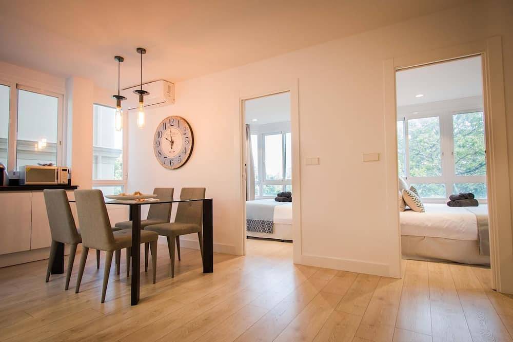 Entire apartment, Holidays2Malaga Comisario High Speed Wifi in Malaga Centro Historico, Malaga