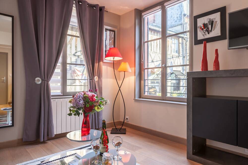 Geheel appartement, Studio Man Hout 1e verdieping. In Het Centrum Honfleur History in Honfleur, Lisieux en omgeving