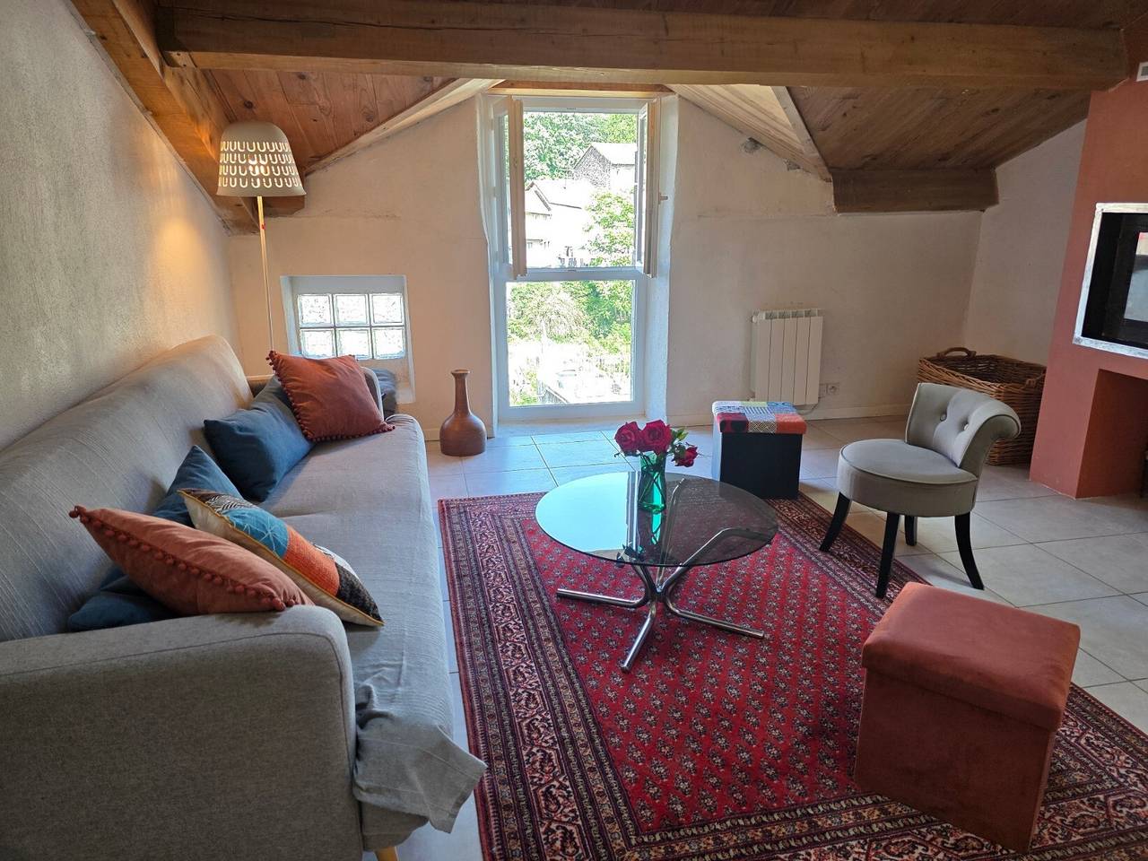 Ganze Wohnung, Elegantes T3-Apartment mit Terrasse im Herzen von Vals-les-Bains in Vals-les-Bains, Parc naturel régional des Monts d'Ardèche