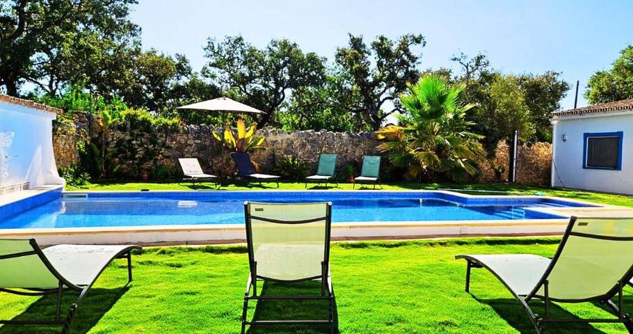 Location de vacances pour 12 personnes, avec vue ainsi que piscine et jardin, adapté aux familles à Loulé - 4