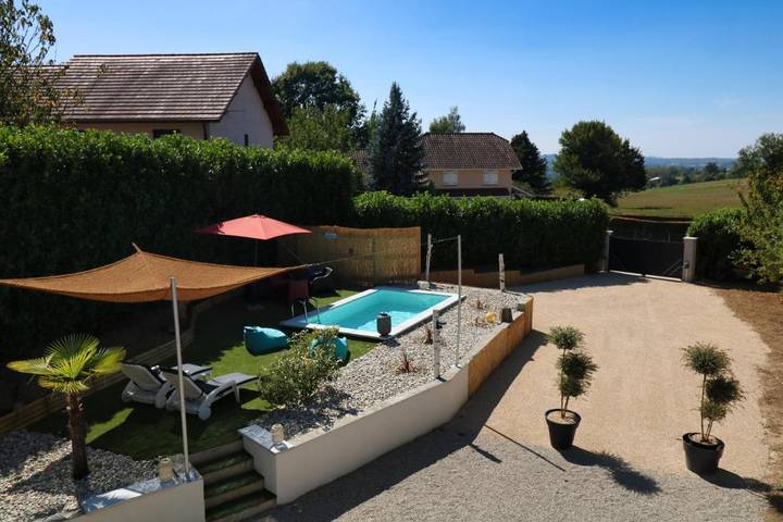Location de vacances pour 8 personnes, avec vue ainsi que piscine et jardin, adapté aux familles à Domessin - 2