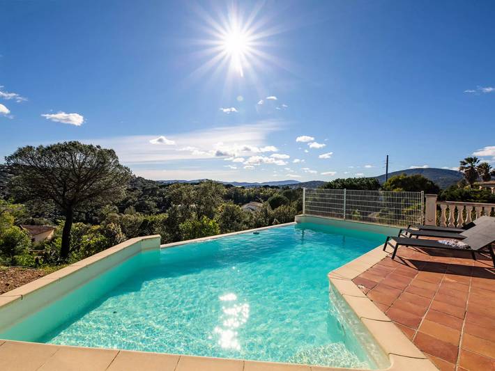 Location de vacances pour 8 personnes, avec piscine et terrasse dans Golf Bluegreen Sainte-Maxime