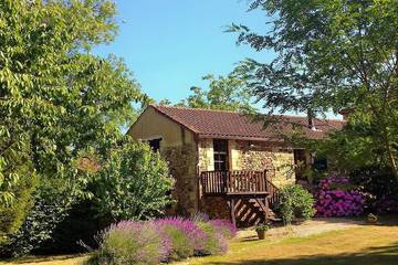 Gîte pour 6 personnes, avec jardin et balcon à Villefranche-du-Périgord