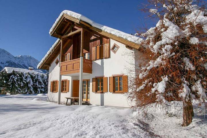 Ferienhaus für 10 Personen, mit Balkon/Terrasse und Balkon sowie Terrasse und Garten in Bad Goisern - 2