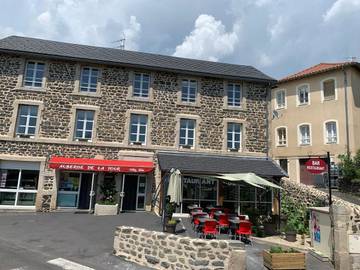 Gîte pour 10 personnes, avec vue à Freycenet-la-Tour