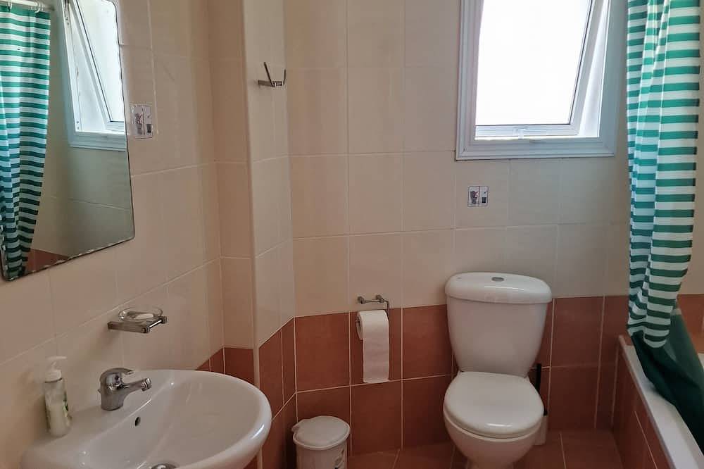 Ganze Wohnung, Beautiful Modern ,Apartment in Larnaca Area, Stunning terrace area & Wifi, Pools in Πύλα, Larnaca Bezirk