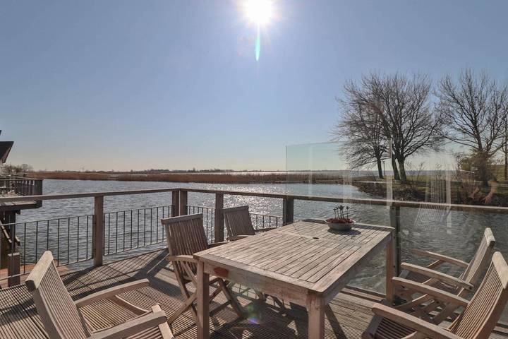 Ferienhaus für 8 Personen, mit Balkon und Terrasse sowie Garten und Sauna in Friesland