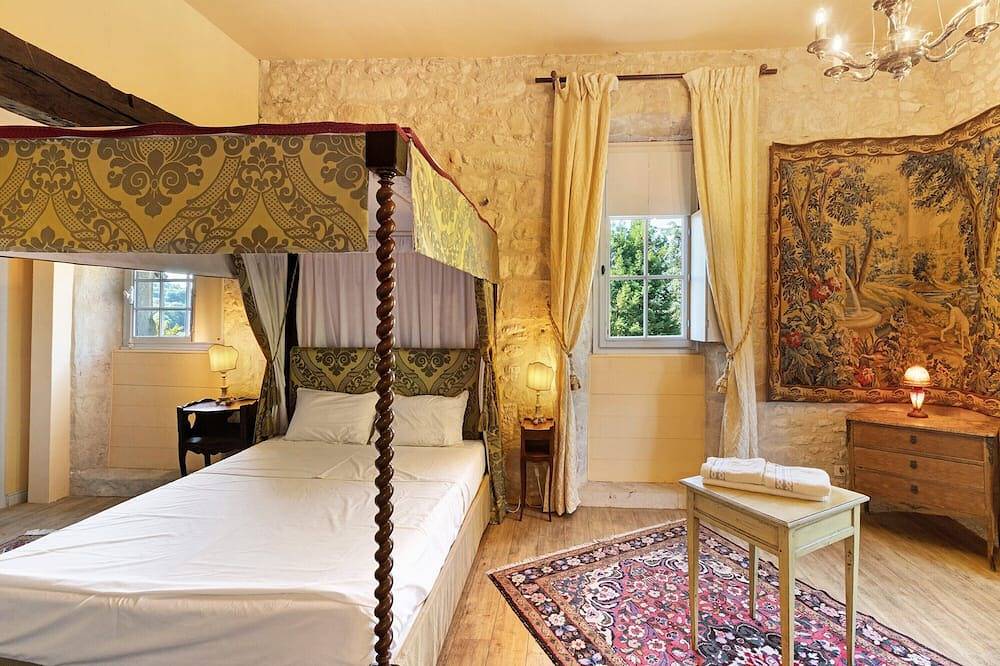 Suite Saint-Vincent du Château de Château-l'Evêque in Château-l'Évêque, Périgord Blanc