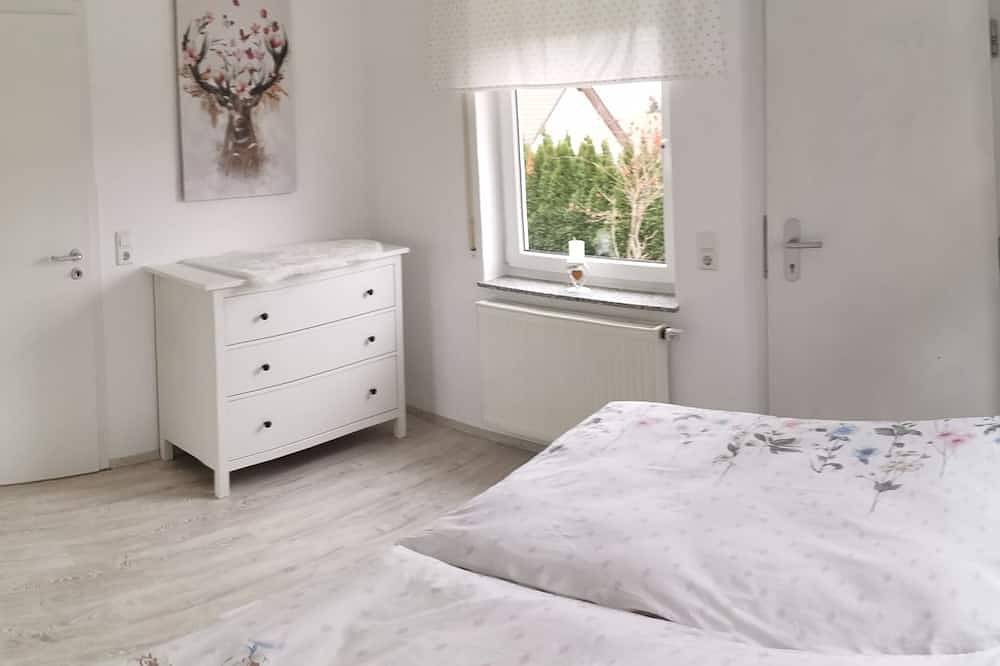 Ganze Wohnung, Ferienwohnung -Andrea sehr ruhige Lage, 10 min bis zur Outletcity Metzingen in Kohlberg, Landkreis Esslingen
