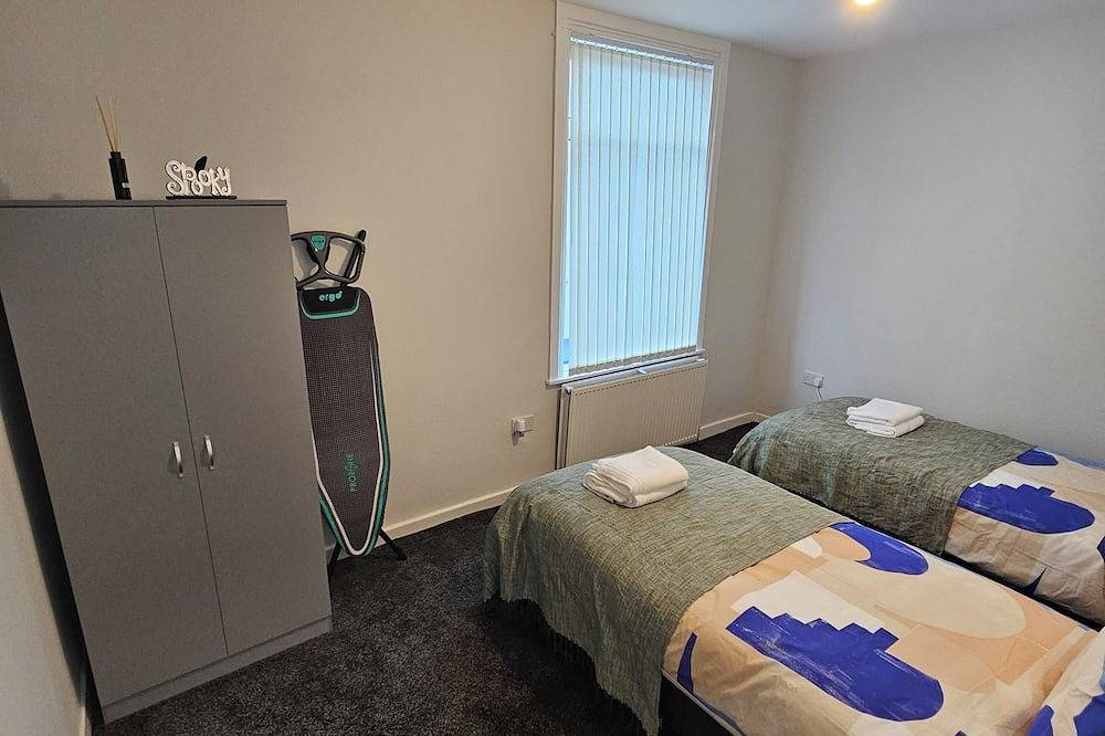 3 bed Ensuite Newly Refurbished House in Greater Manchester