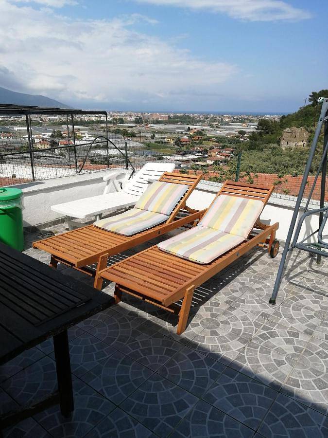 Ferienhaus für 12 Personen, mit Balkon und Ausblick, kinderfreundlich in Albenga