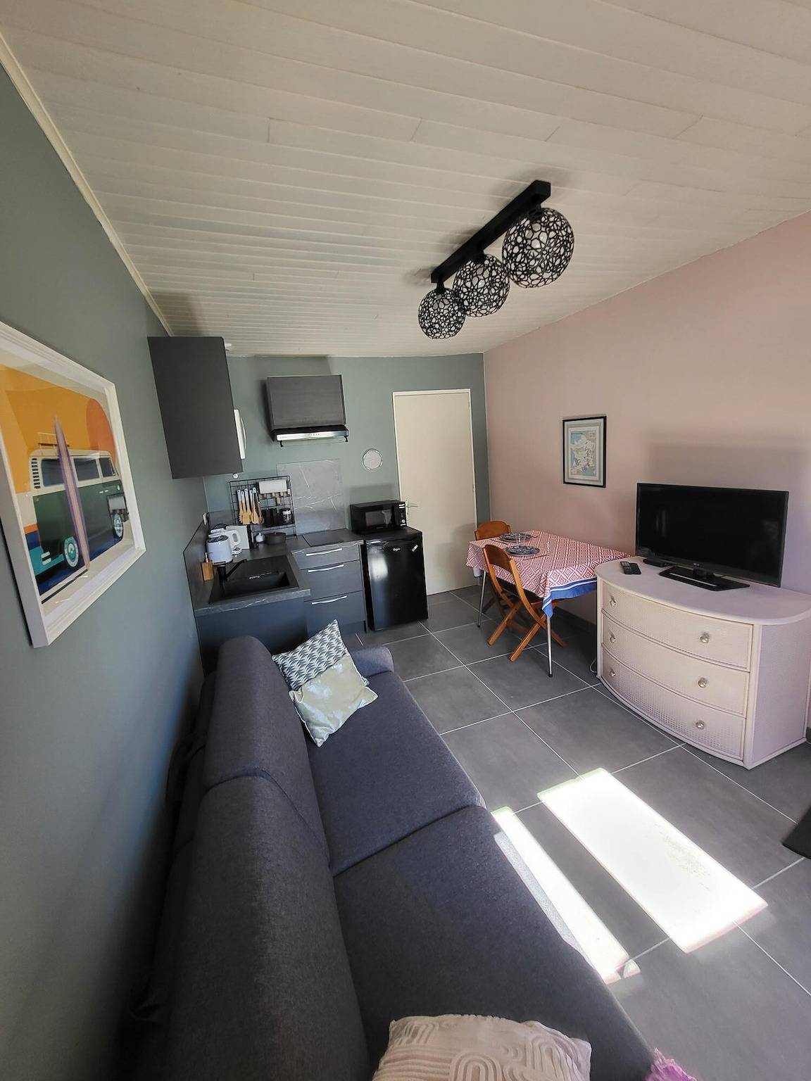 Casa vacacional cerca de Burdeos con terraza privada y Wi-Fi in Ludon-Médoc, Parque natural regional del Médoc