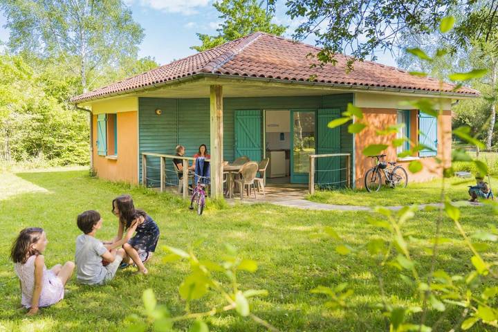 Parc de vacances pour 6 personnes, avec piscine et jardin, animaux acceptés à Le Fuilet