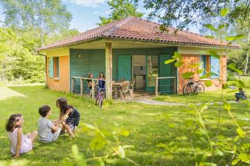 Parc de vacances pour 6 personnes, avec piscine et jardin, animaux acceptés dans Montrevault-sur-Èvre