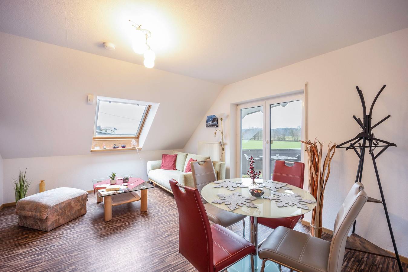 Ganze Wohnung, "Ferienwohnung im Grünen" mit Bergblick, Balkon und Wlan in Region Bodensee-Oberschwaben