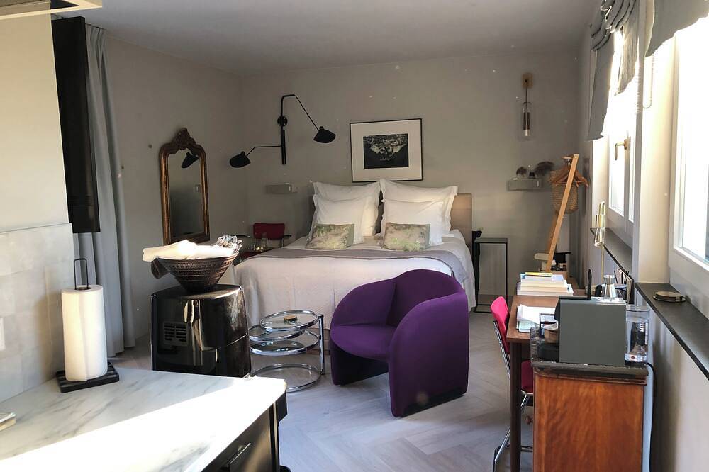 Ganze Wohnung, The Gentle Arch, Real comfort, easy access. Close to Schiphol Airport. in Aalsmeer, Nordholland