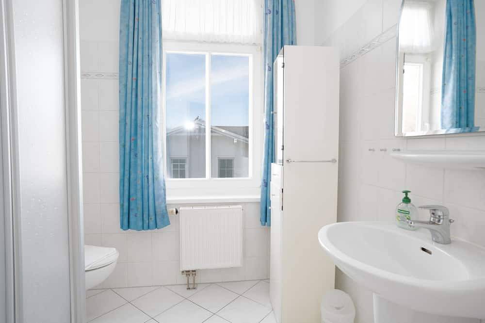 Ganze Wohnung, Ferienwohnung 8 Villa Eden in Binz, Strandnah, Rügen in Ostseebad Binz, Binz