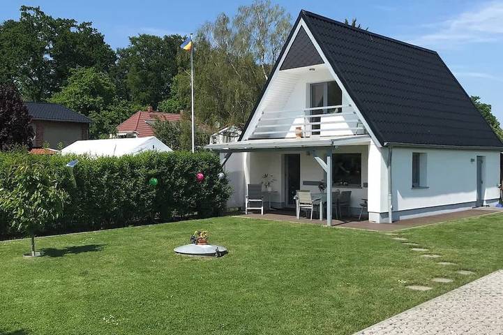 Ferienhaus für 3 Personen, mit Balkon und Garten in Nienhagen