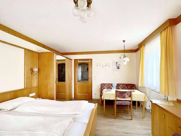 Ganze Wohnung, Appartementhaus Stephanie - 1-Zimmer-Appartement 3 und 103 (27qm) mit Balkon und Küchenzeile in Bad Füssing, Bayerische Golf und Thermenland