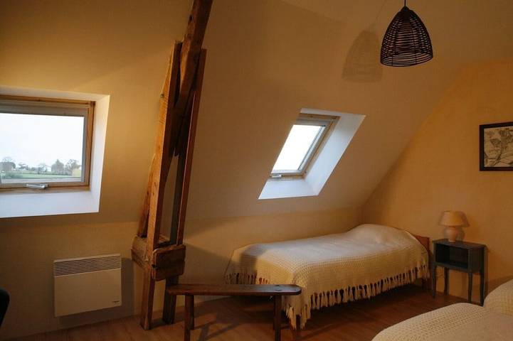 Gîte pour 8 personnes, avec jardin à Saint-Germain-en-Coglès - 4